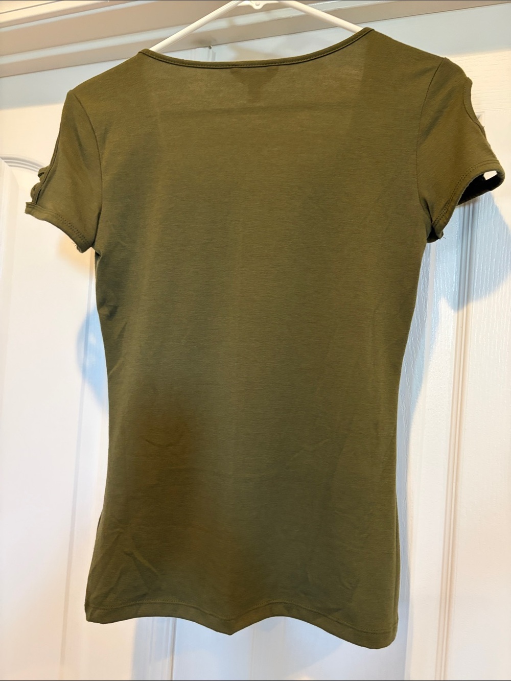 Guess Olive Scoop Neck Pocket Tee - Women's - Picture 2 of 5